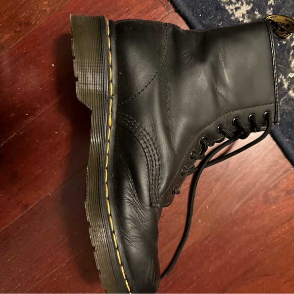 Dr Doc Martens Black 100% Leather Boots with Embroidered Red Roses 1460 Vonda 9 - Picture 9 of 14